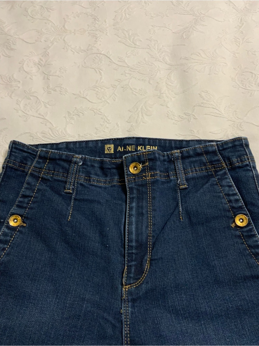 Anne Klein Dark Wash Denim Skinny Jeans with Gold Accents, size 8